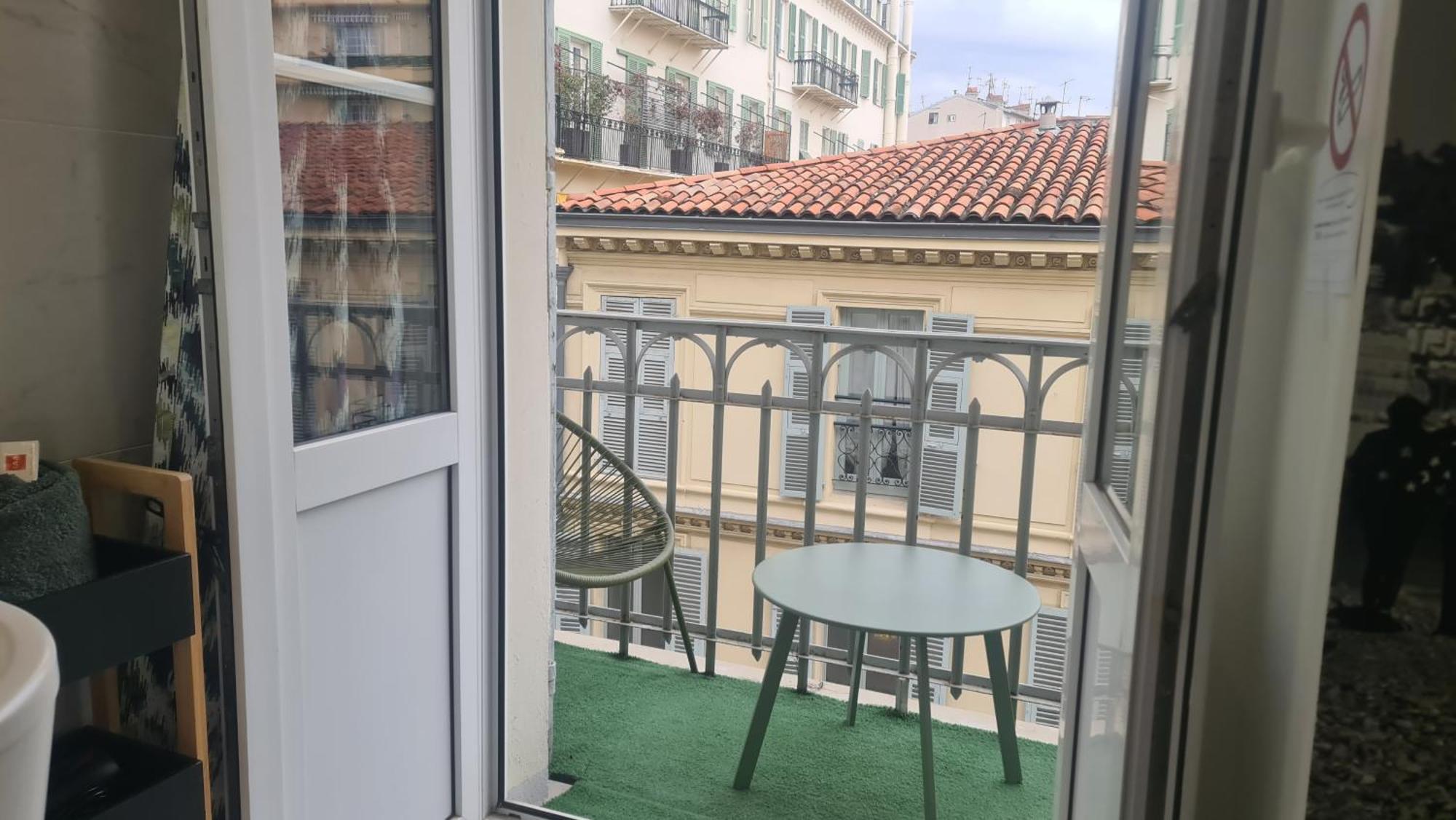 Le Petit Trianon Et Le Charme Des Suites Nisa Exterior foto